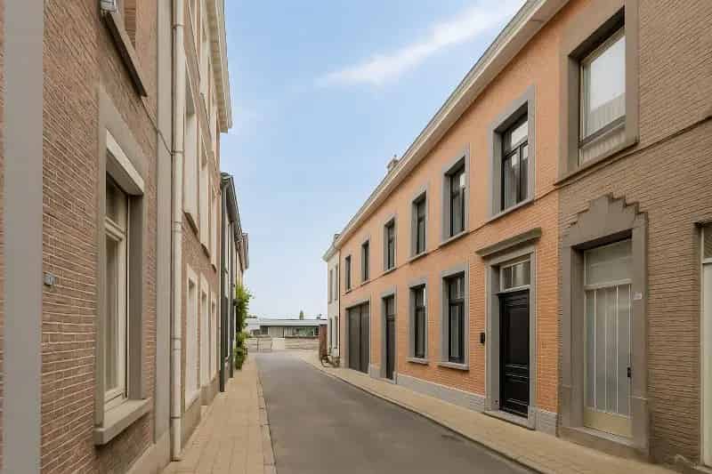 Prestigieus herenhuis met tuin in het hart van Temse