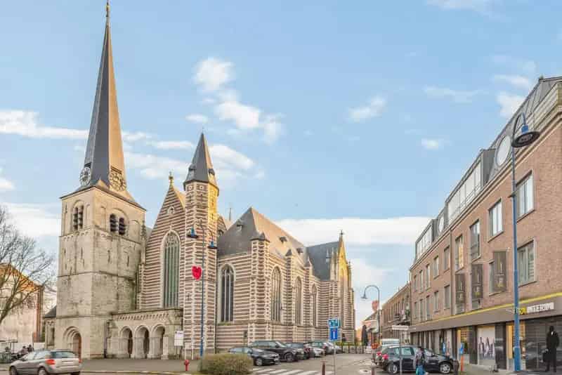 Handelspand (ca. 154m²) pal in het centrum van Kontich