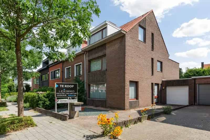 Ruime HOB 5 Slaapkamers Garage Tuin Hof Van Rieth