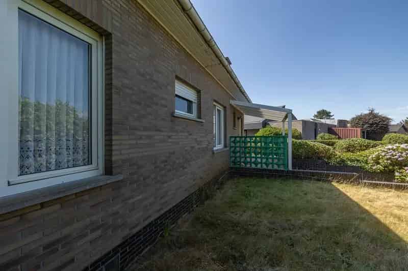 Solide woning, alles gelijkvloers, 3slk, twee garages in geliefde wijk