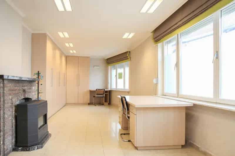 Ruime woning met 6 slaapkamers en garage te Aalst!