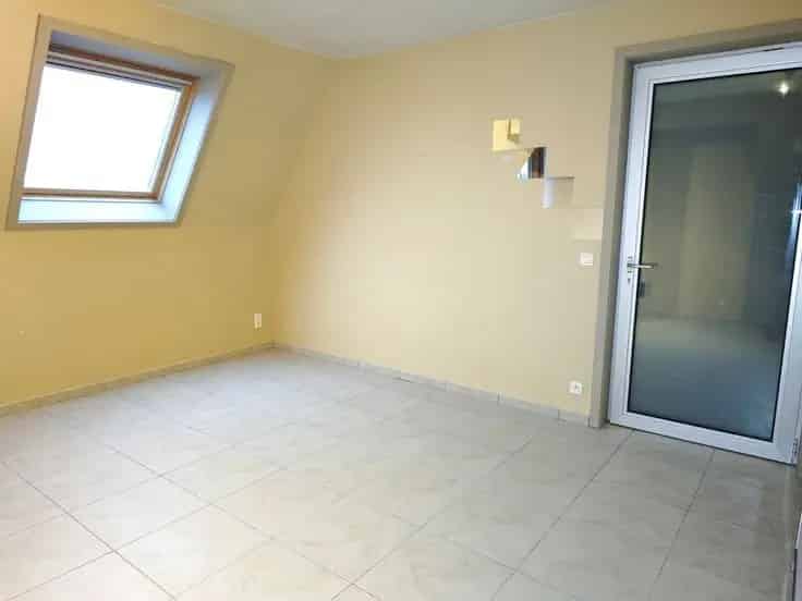 Appartement Te Koop: Op te frissen Duplex met Vaargeulzicht