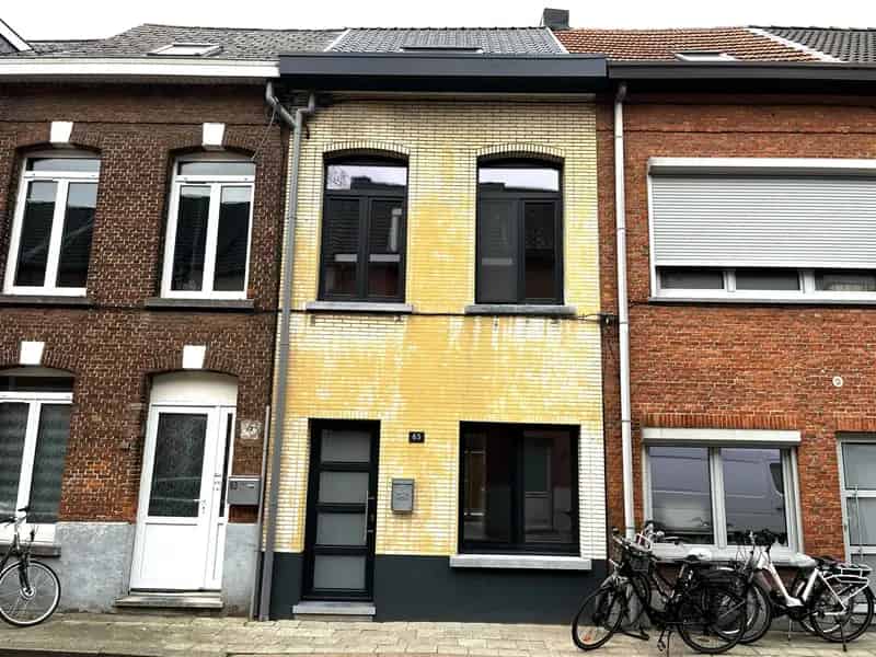 Prachtige rijwoning met 2 slpks en terras
