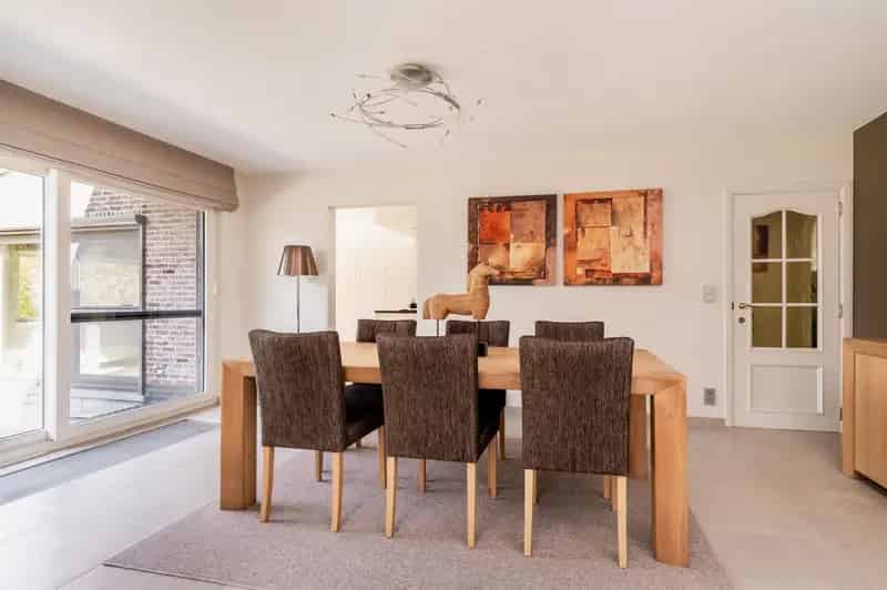 Open bebouwing met 4 slaapkamer en dubbele garage!