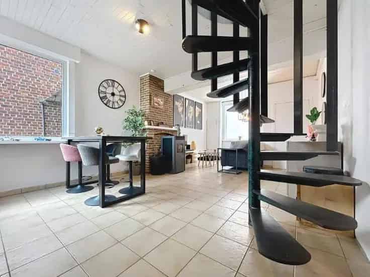 Huis Te Koop 530m2 2 slaapkamers Instapklaar