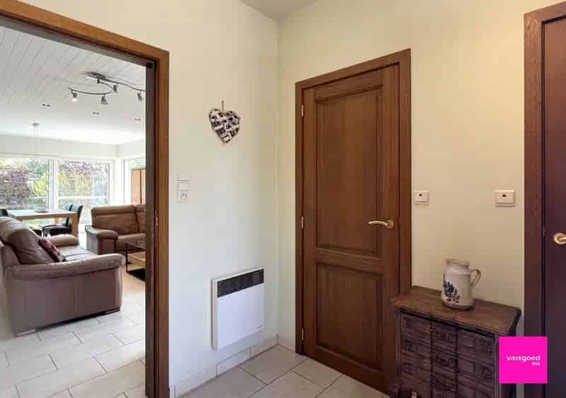 Prachtige halfopen bebouwing met 3 slaapkamers, garage en tuin, te Zandvoorde - Oostende.