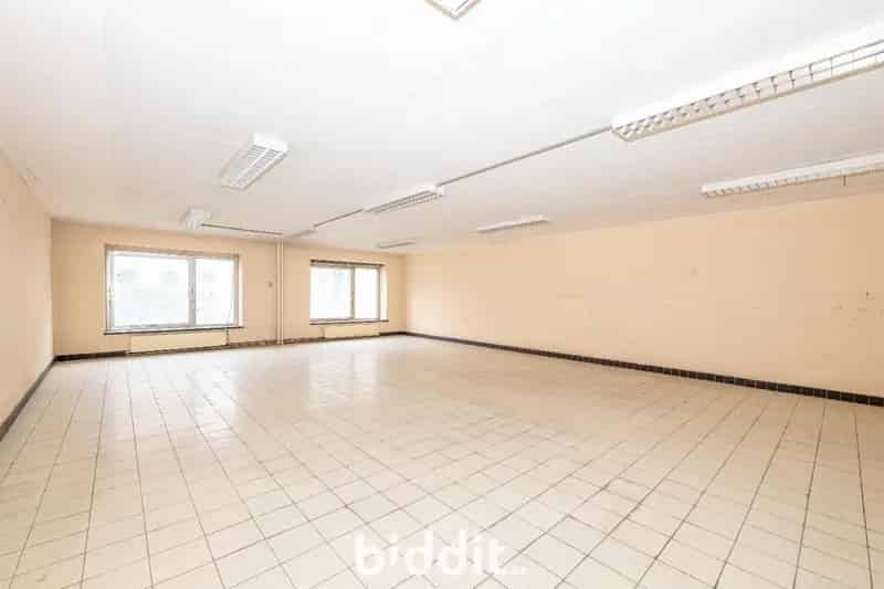 Ruim administratief gebouw op magnifieke locatie 