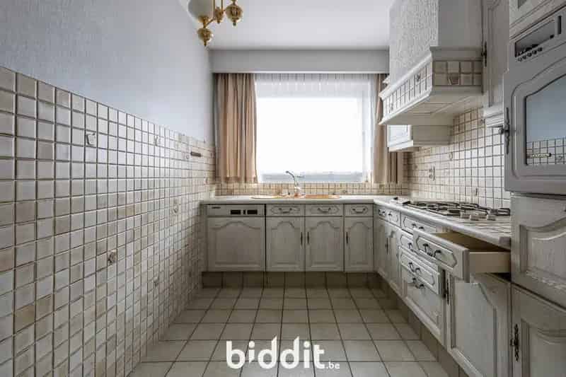 APPARTEMENT MET 3 SLAAPKAMERS, GARAGE & BERGING