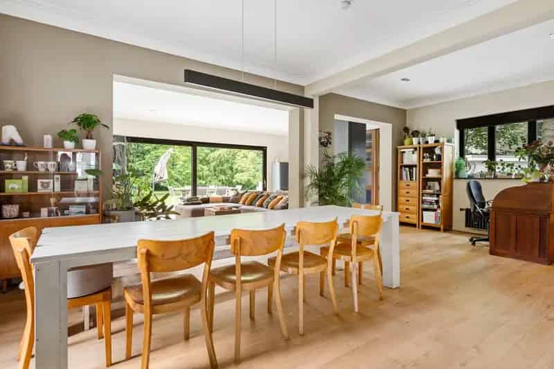 Vrijstaande woning met 5 slaapkamers en grote zonnige tuin