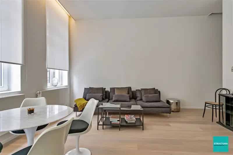 Prachtige unieke verhuring, 2 appartementen en een handelsgelijkvloers te 1000 Brussel.