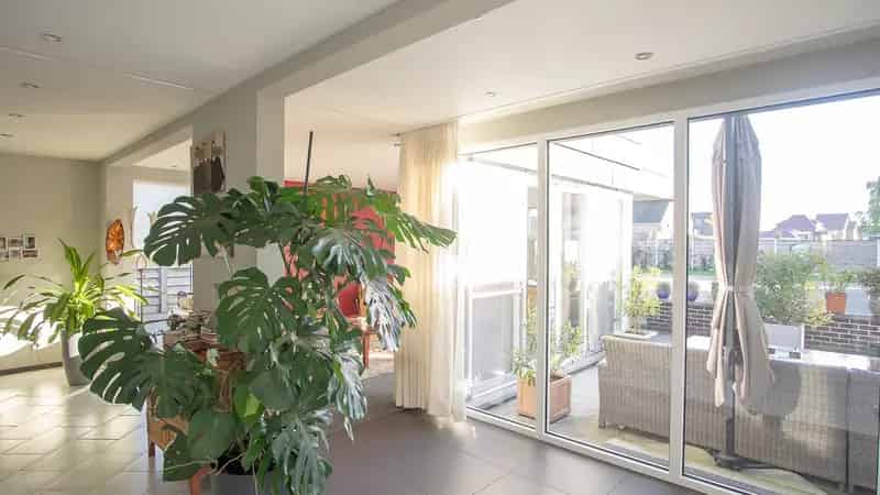 Vrijstaande woning met dubbele garage te koop