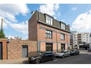 Handelspand met Woonst te Turnhout Nabij Station