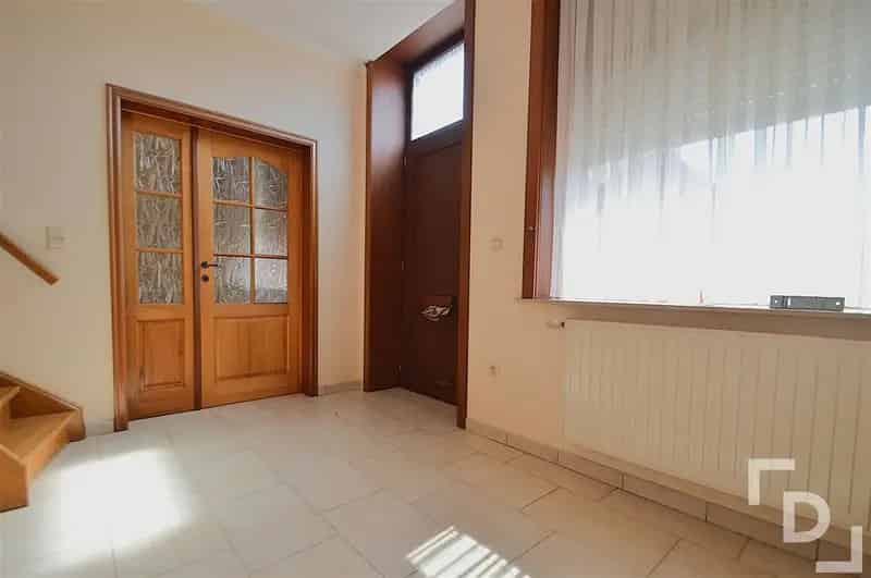 Huis met garage te huur in Hollebeke.