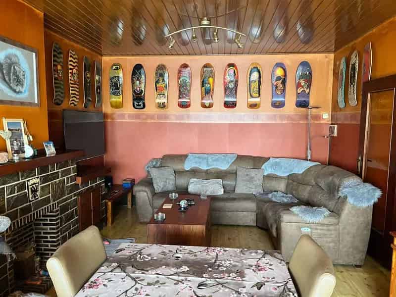 Te renoveren woning met o.a. 2 slaapkamers