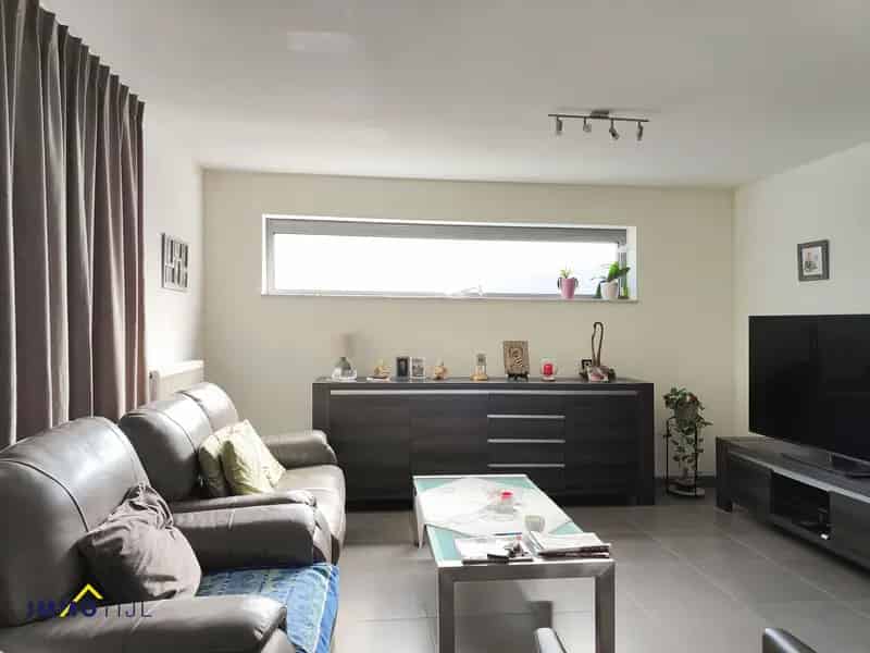 Modern gelijkvloers appartement met twee slaapkamers en garage!