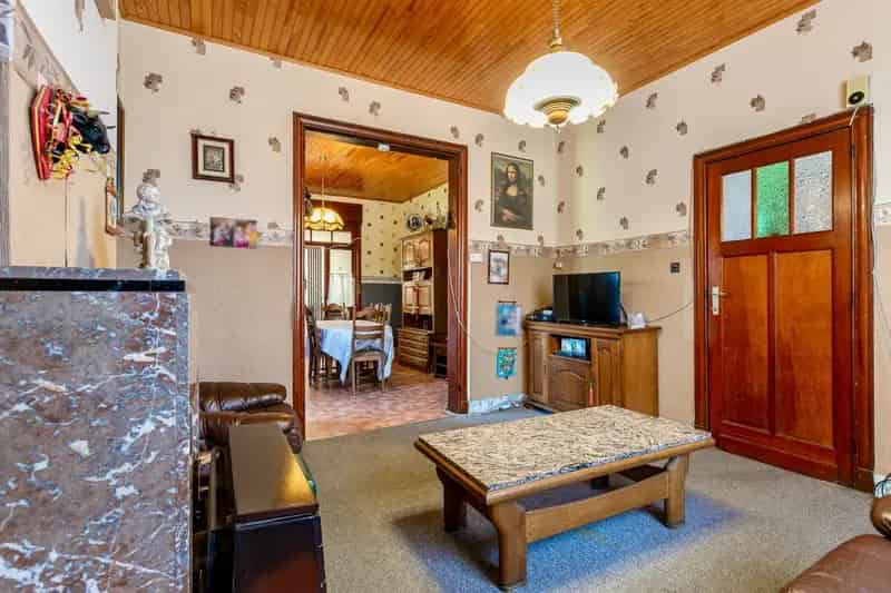 Te renoveren woning met omliggende gronden