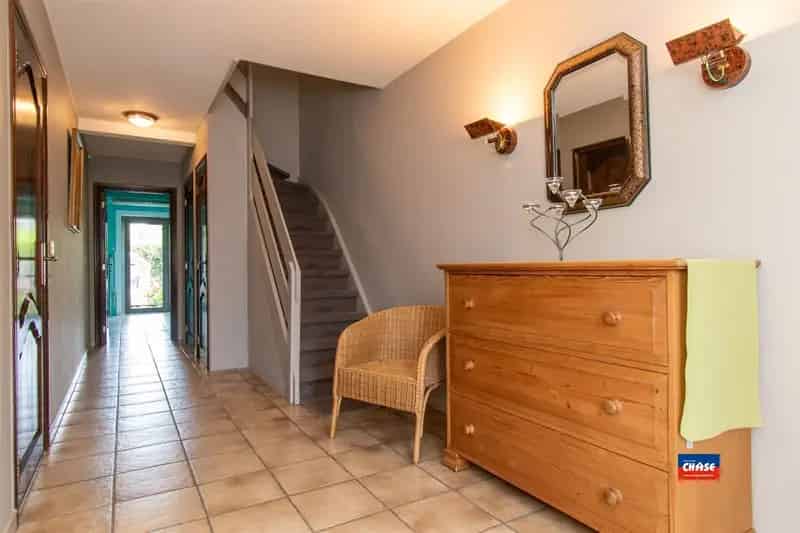 Bel-étage met 3 slaapkamers, garage en tuin