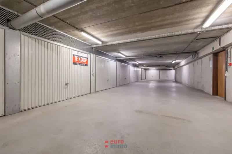 Ruime goedgelegen garagebox!