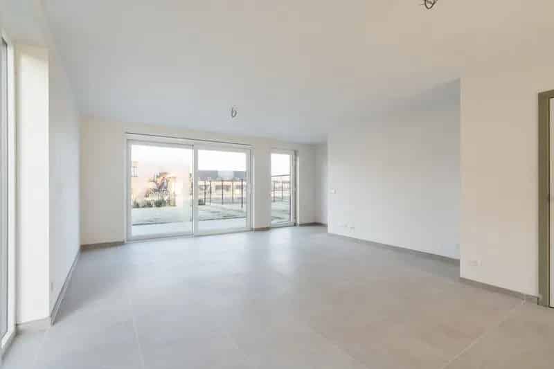 Instapklare nieuwbouwwoning met zonnige tuin te Roeselare