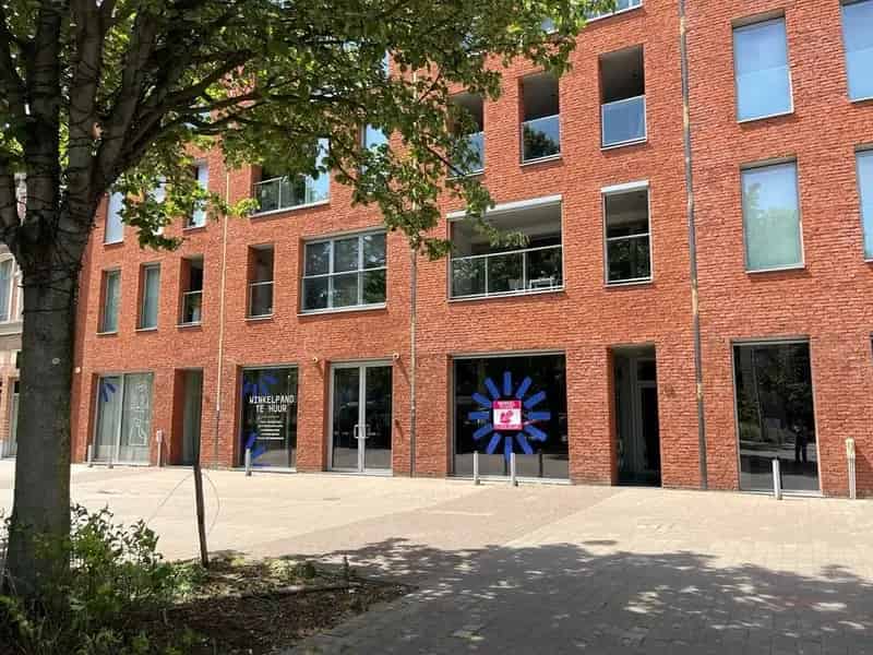 Ruim zichtbaar hoekpand in de Kloosterstraat