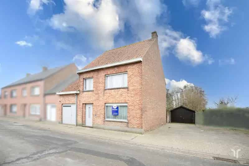 Woning en bouwgrond rustige ligging
