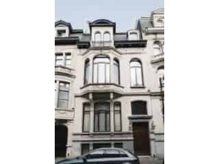 Herenhuis te koop Brussel 6 slaapkamers gerenoveerd