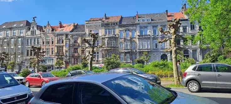 Appartementsblok Te Koop: 3 Appartementen te Renoveren