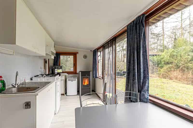 Chalet en staancaravan op een perceel van 26a38ca.