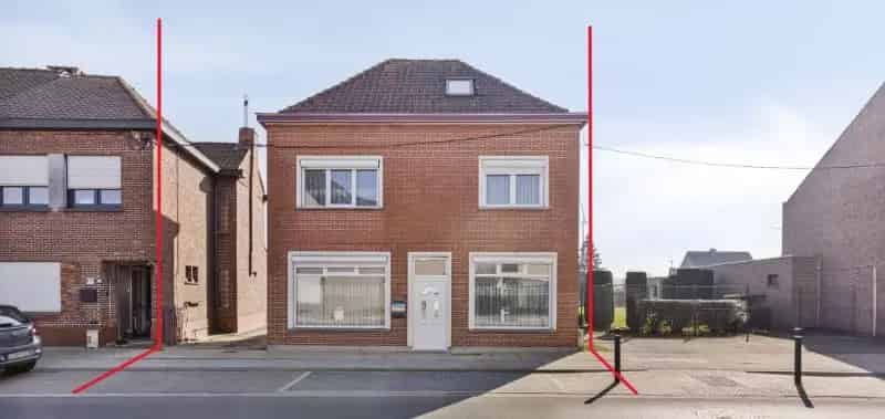 RUIME, LICHTRIJKE ALLEENSTAANDE WONING MET VEEL POTENTIEEL