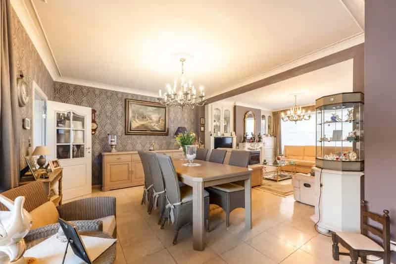 Huis te huur Wingene: Ruime woning met appartement en extra opbrengst