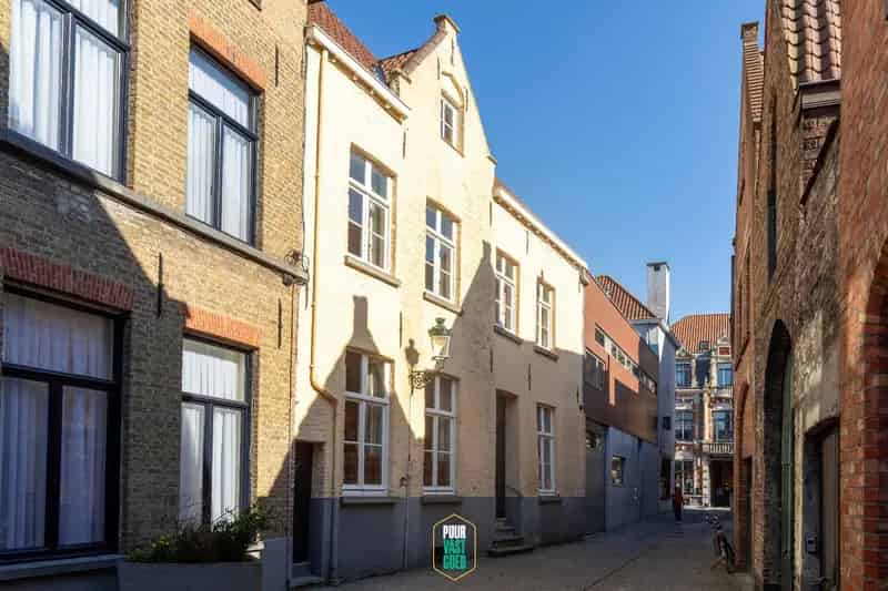 Historische, ruime, instapklare stadswoning, met eigentijds comfort in hartje Brugge!