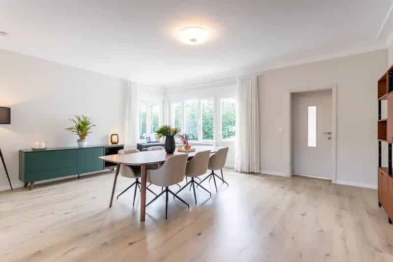 Instapklare woning te Dworp met 5 slkp., garage en tuin