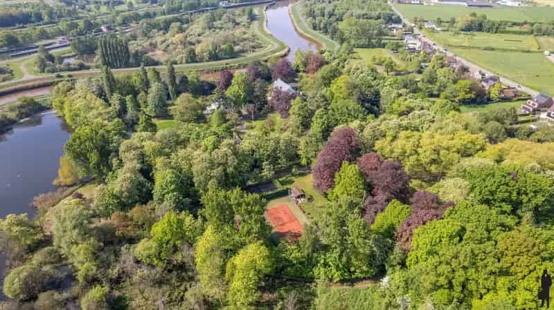 Uniek domein "Hof Van Lachenen" met 2 villa's te koop in Lier.