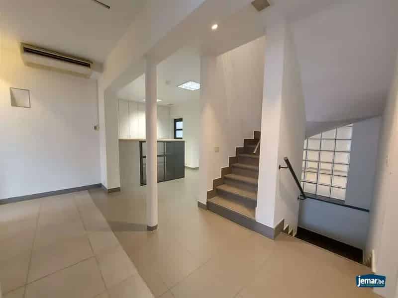 AANDELENOVERDRACHT: Handelspand met appartement