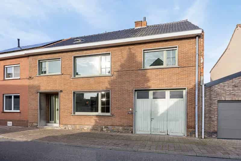 Gezinswoning met 5 slaapkamers, ruime garage en grote tuin