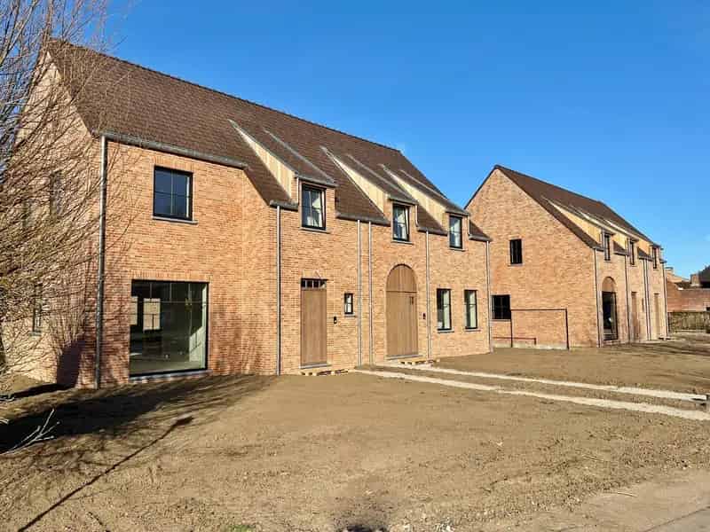OPENDEUR 26/04 - Halfopen karaktervolle nieuwbouwwoningen met dubbele garage en tuin.