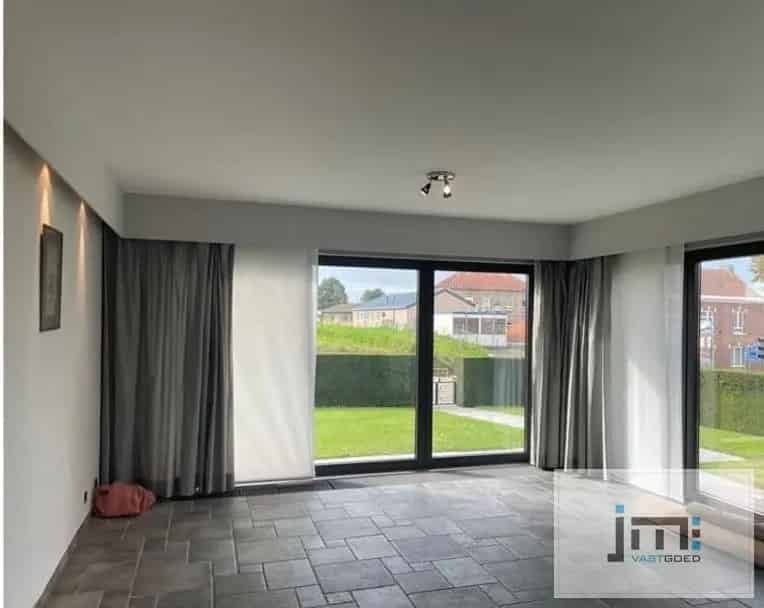 Ruime woning met 4 slaapkamers en dubbele garage