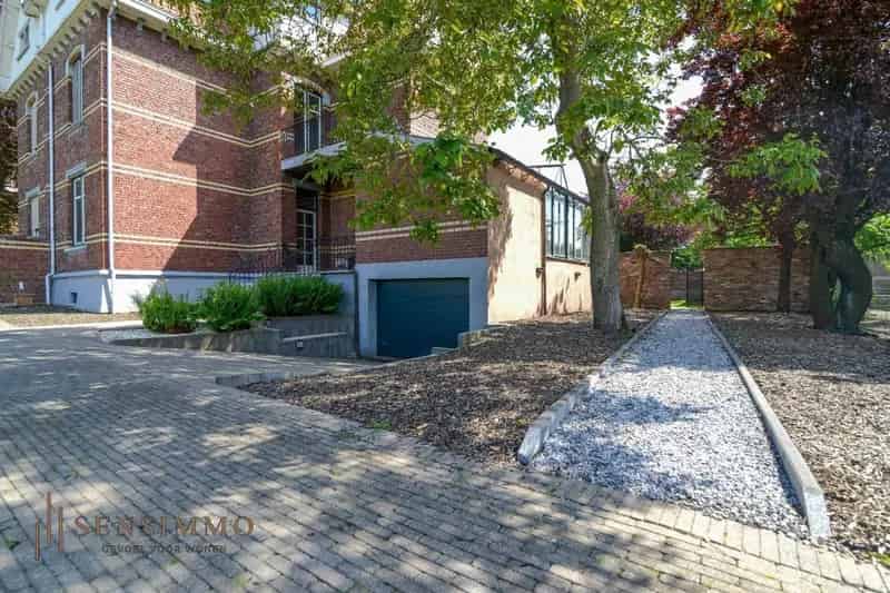 Karaktervol herenhuis met 5 slaapkamers op toplocatie!*