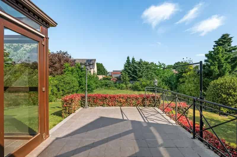 Zeer goed onderhouden woning met ca 1.095 m² grond
