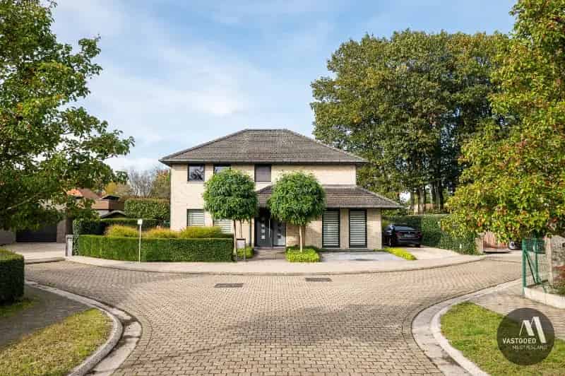 Huis te huur Maldegem: Ruime villa met 4 slaapkamers en jacuzzi