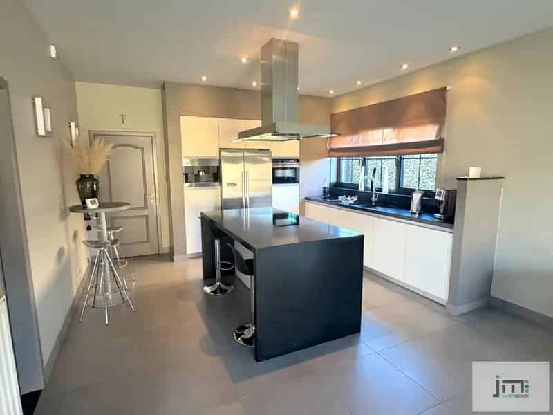Ruime, perfect onderhouden, woning