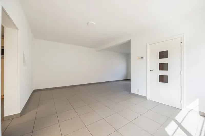 Deze woning is gelegen in Sint-Jozef Rijkevorsel, in de nabijheid van winkels, scholen en openbaar vervoer. De woning werd in 2024 onderworpen aan diverse verbeteringswerken.

Indeling gelijkvloers:
Inkomhal
Leefruimte (31 m²)
Keuken
Badkamer met douche
B