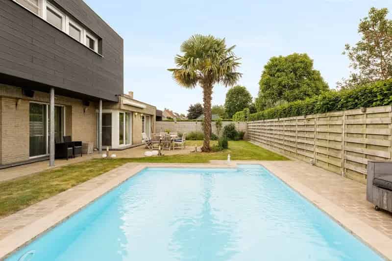 Alleenstaande woning 4-7 slaapkamers tuin zwembad