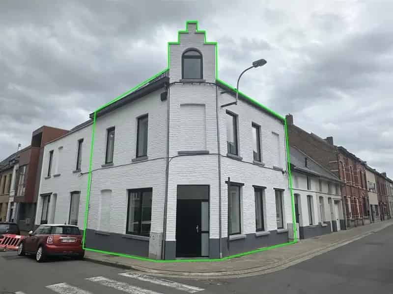 Totaal gerenoveerde woning met 5 slpk en 2 badkamers in het centrum van Geraardsbergen