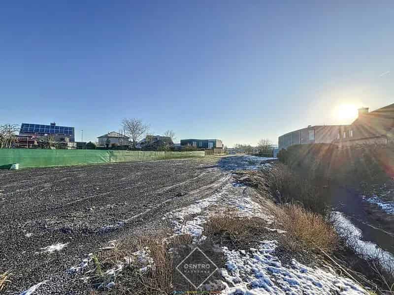 Percelen grond (4.075m²) met woning: perfect voor commerciële ontwikkeling !