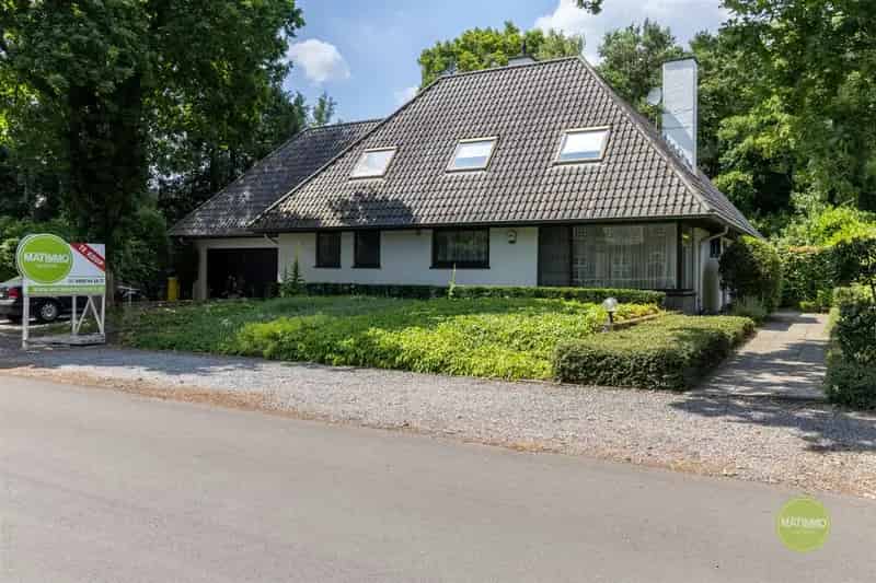 Karaktervolle villa in groene oase in Europese wijk te Mol