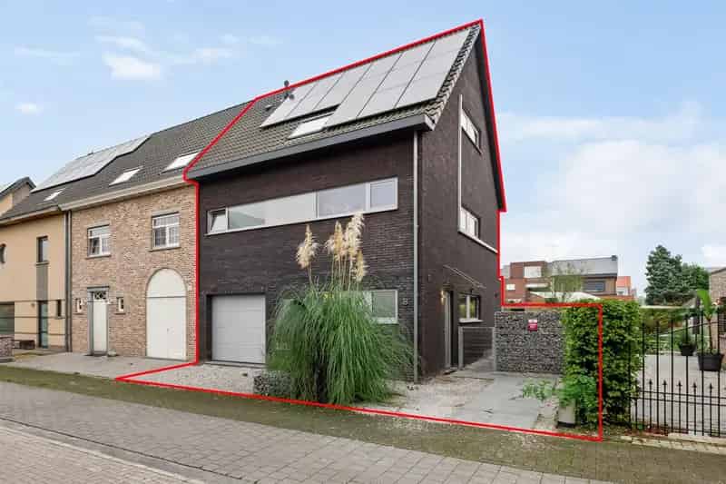 Instapklare woning (223m2) met 5 SLK en zwembad te koop!