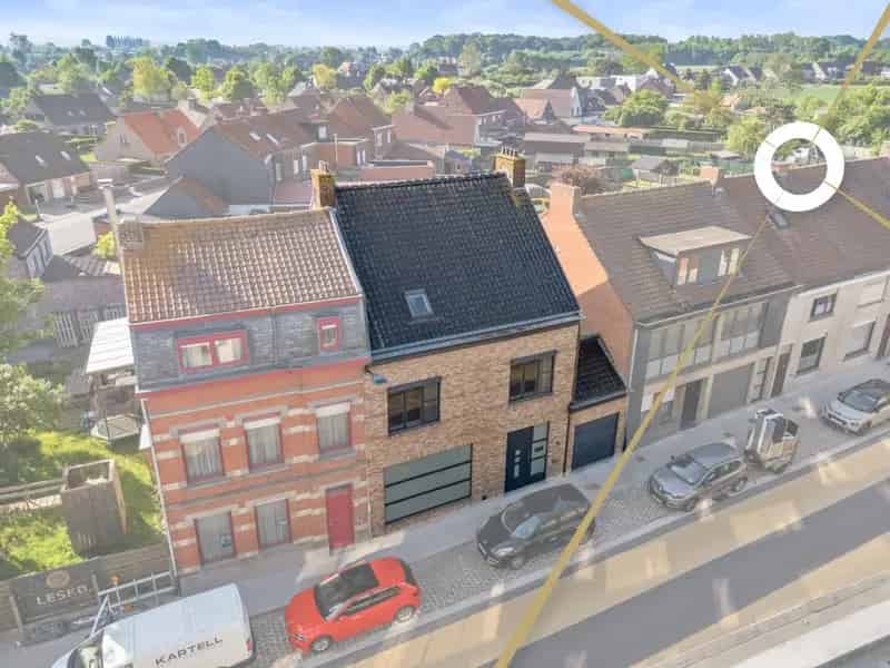 Riante woning met 4 slaapkamers, praktijkruimte en garage te Ieper