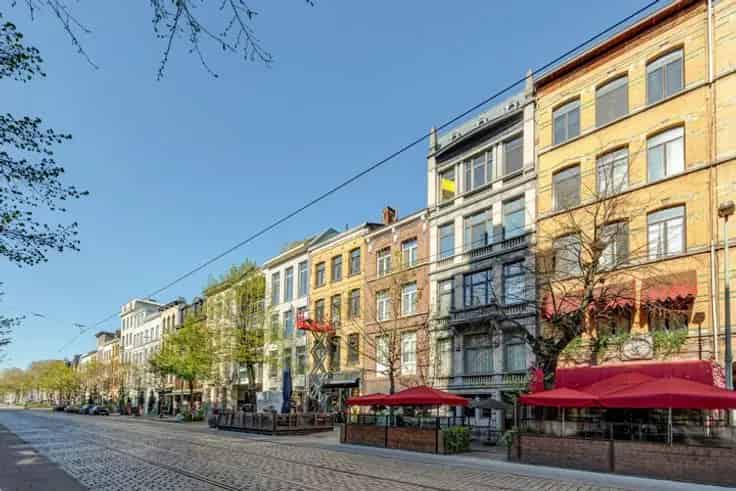 Penthouse Antwerpen Zuid: Luxe 3 Slaapkamers, Terras & Wijnkelder