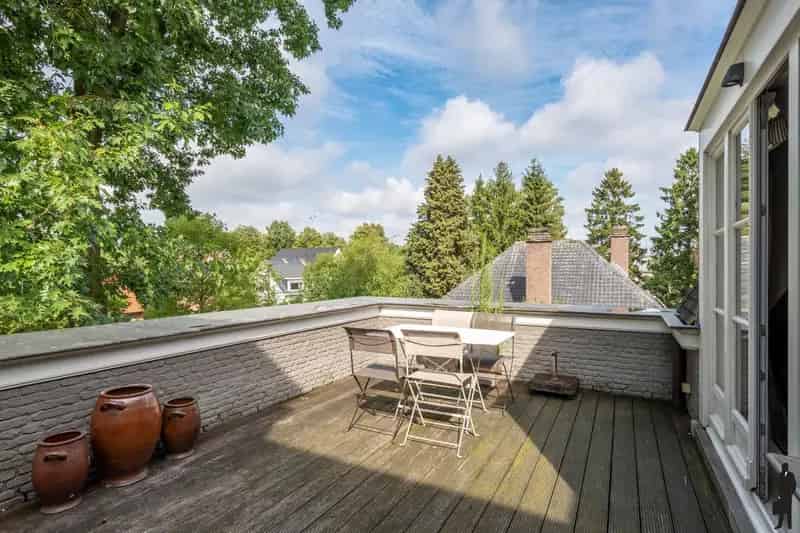 Penthouse op centrale locatie en terras met veel privacy